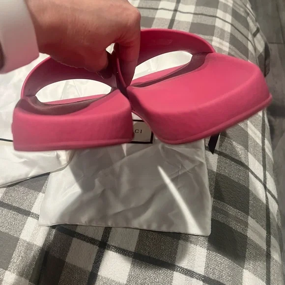 100% Auth. Gucci Vibrant Pink Slide Sandals With Receipt - Picture 6 of 6